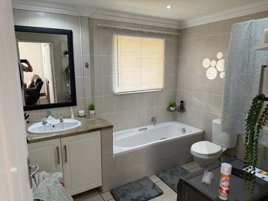 To Let 1 Bedroom Property for Rent in Melodie North West